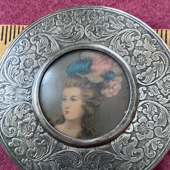 Vintage Portrait of Woman Silverplate Hand Mirror - Picture 7 of 7